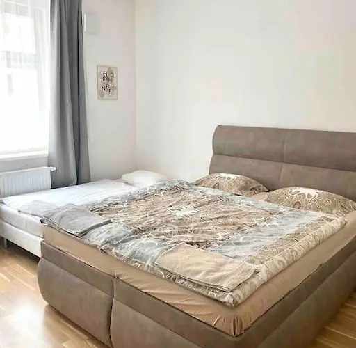 Daire Aurion Cozy 2br Near Castle - Parking - Up To 6 Guests Prag