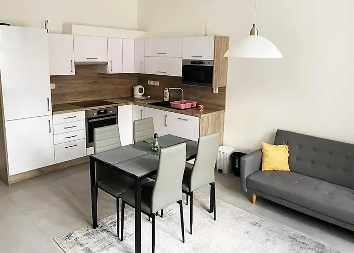 Aurion Cozy 2br Near Castle - Parking - Up To 6 Guests Daire