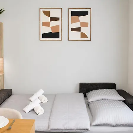 Sunday Light 2br For 8 - Castle - Parking By Ap Appartement Praag
