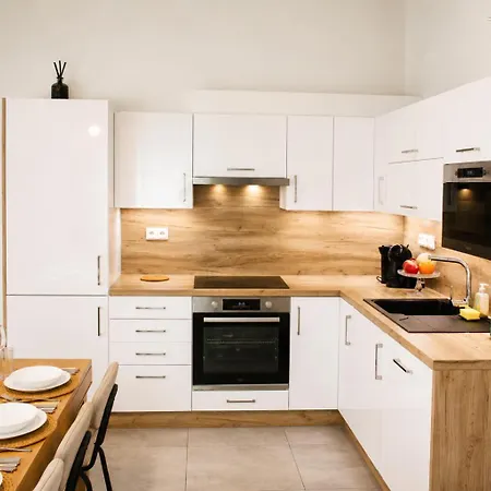 Apartmán Aurion Spacious 2br Near Castle - Parking - Up To 8 Guests