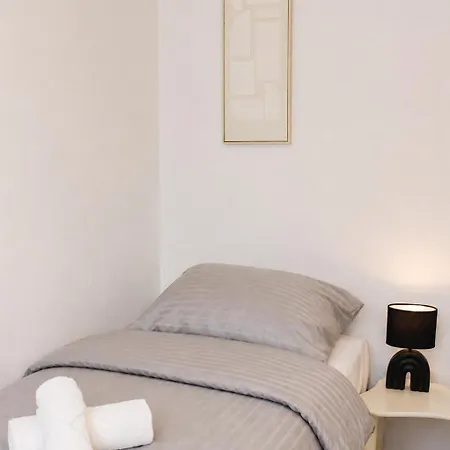 Aurion Spacious 2br Near Castle - Parking - Up To 8 Guests Apartment Prag