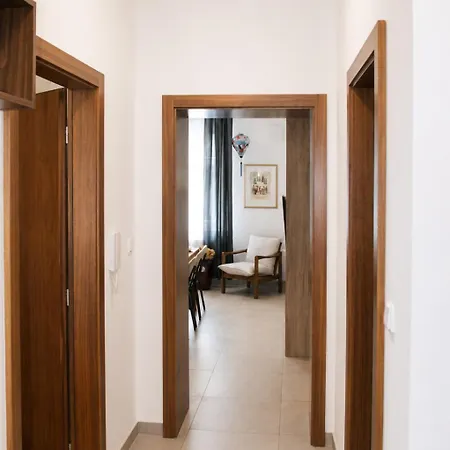Aurion Spacious 2br Near Castle - Parking - Up To 8 Guests *