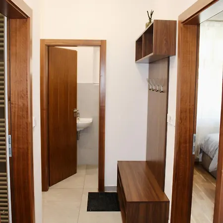 Apartment Aurion Spacious 2br Near Castle - Parking - Up To 8 Guests