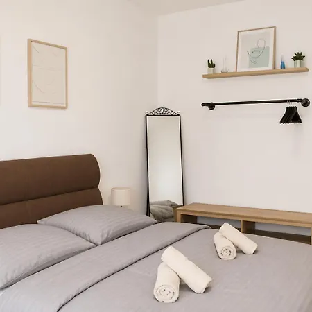 Sunday Light Cozy Family For 8 - Castle - Parking By Ap * Prag