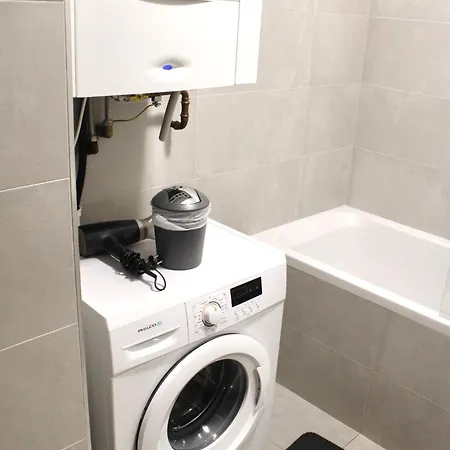 Aurion Spacious 2br Near Castle - Parking - Up To 8 Guests Apartment