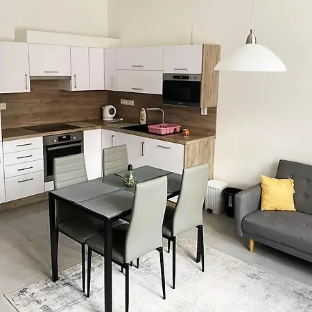 Aurion Cozy 2br Near Castle - Parking - Up To 6 Guests דירה