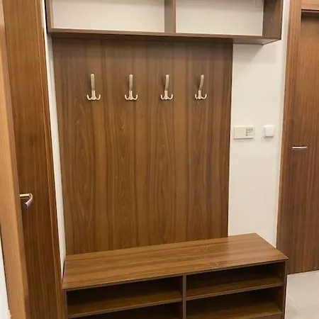 Aurion Cozy 2br Near Castle - Parking - Up To 6 Guests *