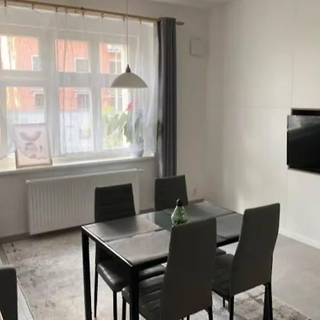 Spacious 2br 6min From Castle!